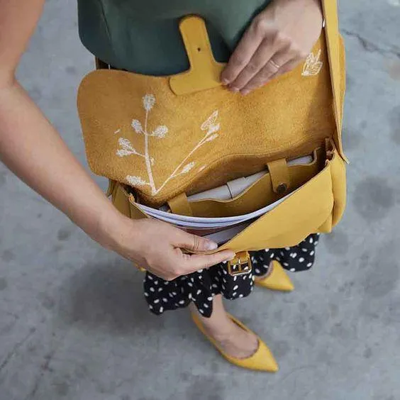 Kleine Messenger Bag - Flora und Fauna gelb
