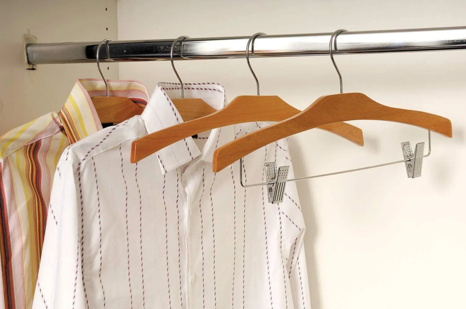 The Great American Hanger Company Arched Wooden Top Natural Finish, Low Profile 17 Inch Flat Chrome Swivel Hook & Notches for Hanging Straps (Set of 50) Clothes Hanger, Hardware