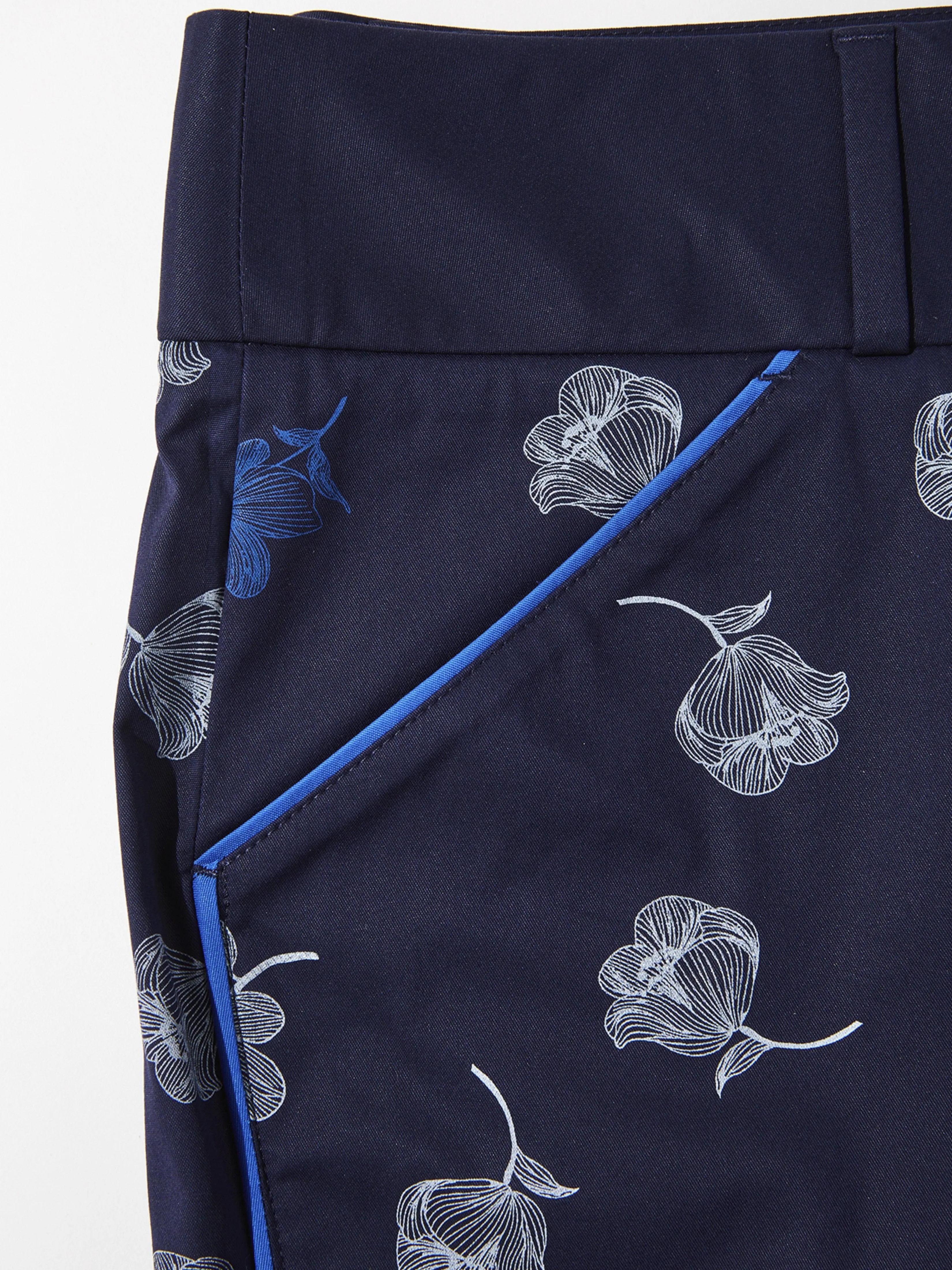 Womens TrueSculpt™ Linear Floral Print Capri Pant